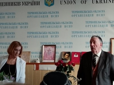 Діалог з  письменницею Василиною Вовчанською